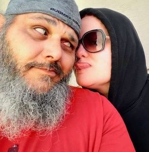 Meet your Posher, Charles